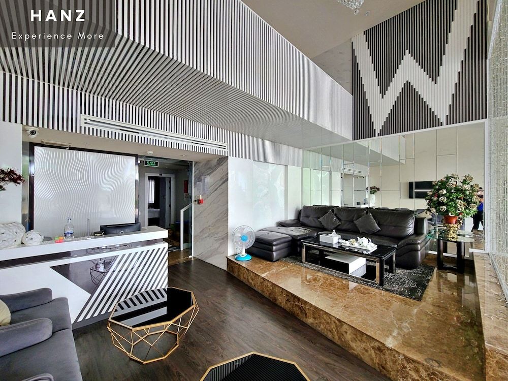 undefined HANZ The Moon Hotel 1 6