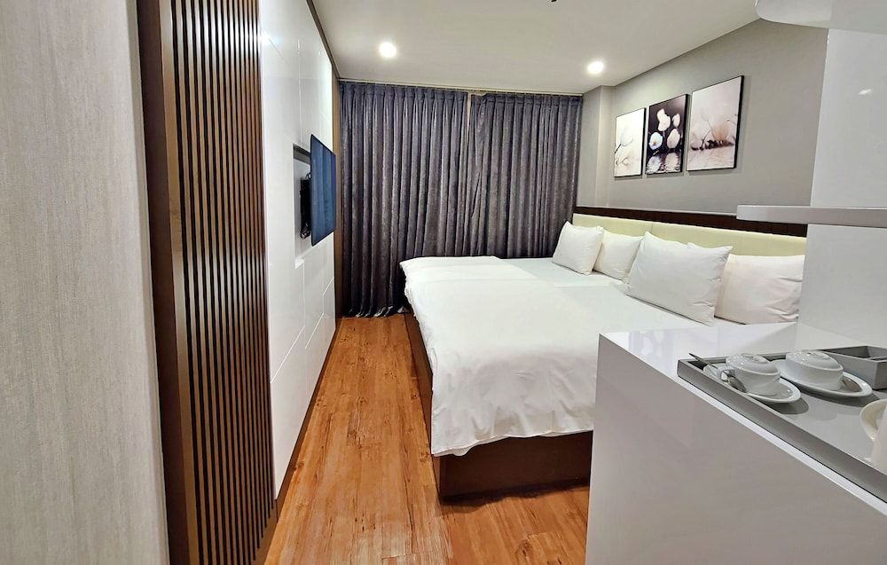 undefined HANZ The Moon Hotel 2 4