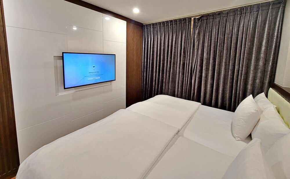 undefined HANZ The Moon Hotel 2 2