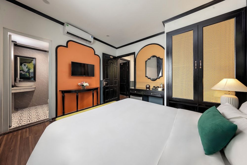 Grand Room, Connecting Rooms, City View