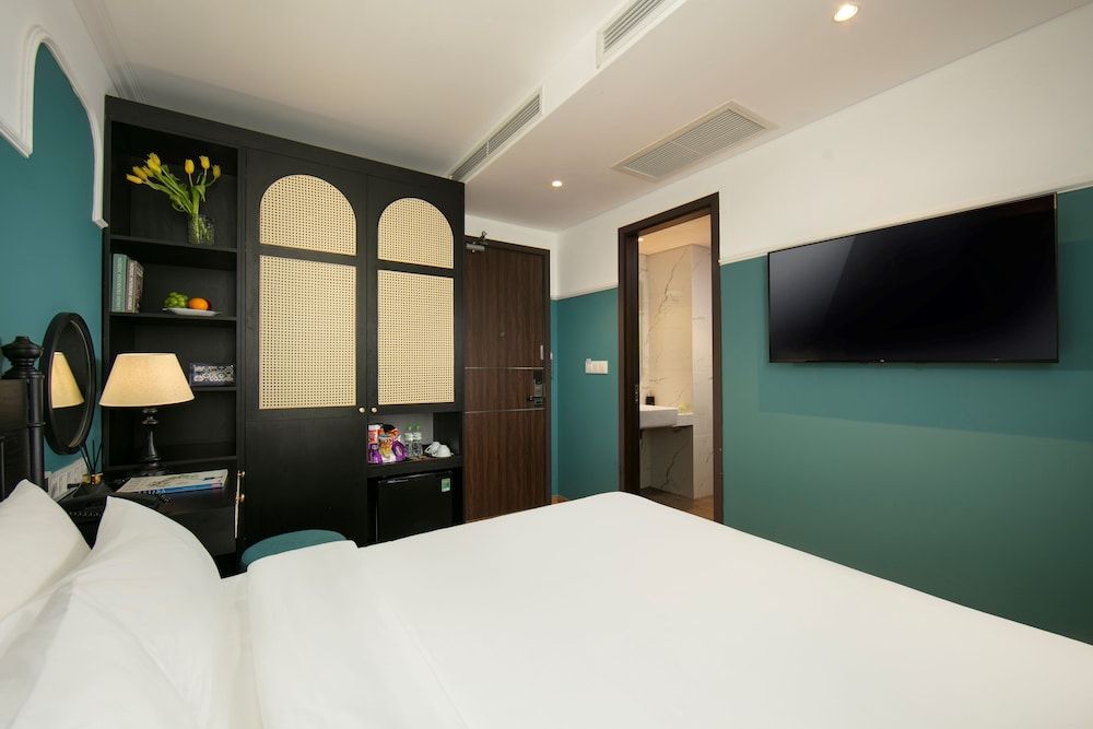 Deluxe Room, 1 Queen Bed, Accessible, City View