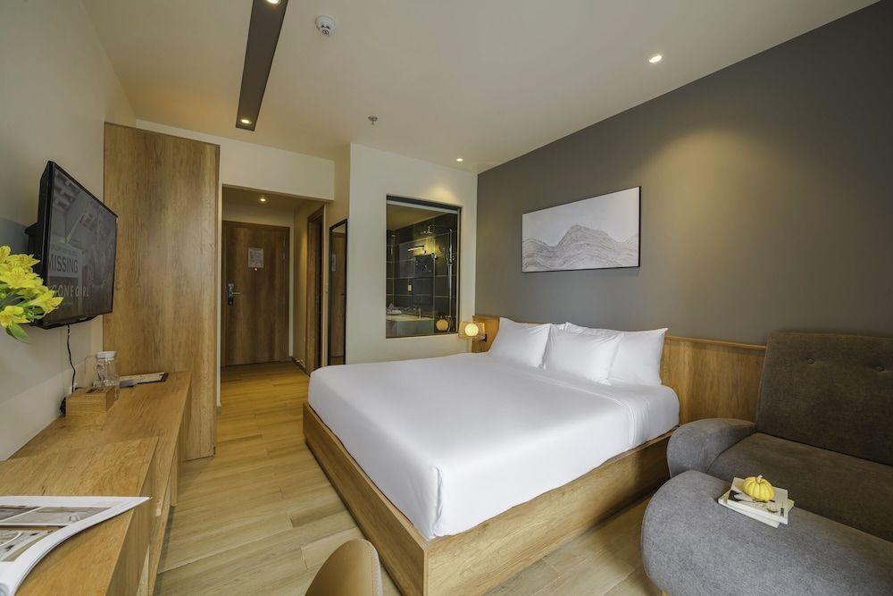 Studio, 1 King Bed, Balcony