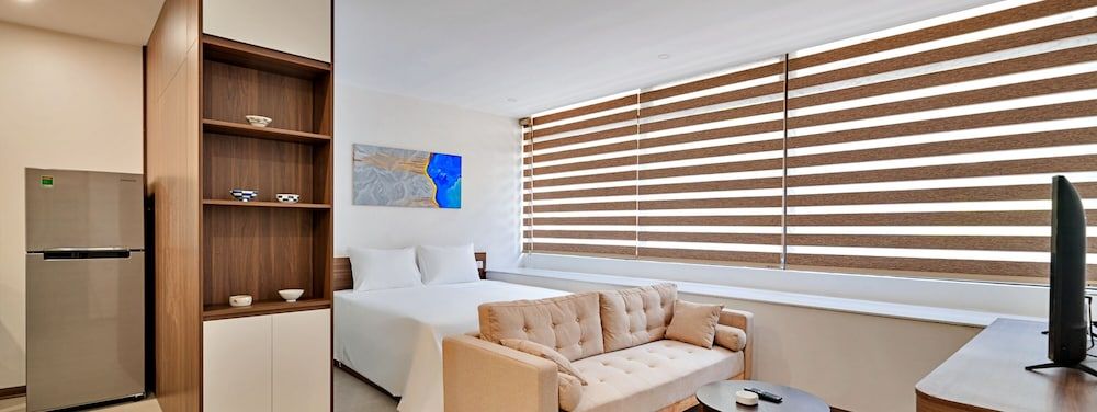 HANZ LUX Hotel & Apartment Hanoi Comfort Apartment, 1 Queen Bed, Kitchen, Lakeside 3