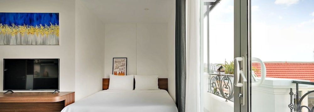 HANZ LUX Hotel & Apartment Hanoi Premier Apartment, 1 Queen Bed, Kitchen, Lakeside 4