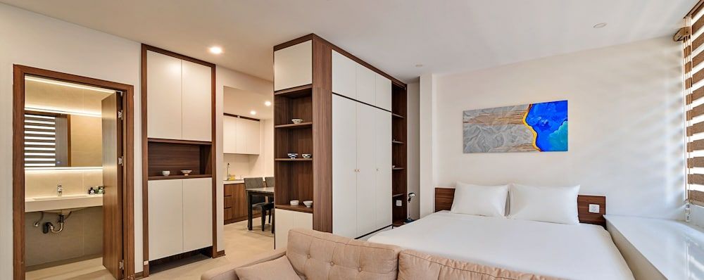 HANZ LUX Hotel & Apartment Hanoi Comfort Apartment, 1 Queen Bed, Kitchen, Lakeside 4