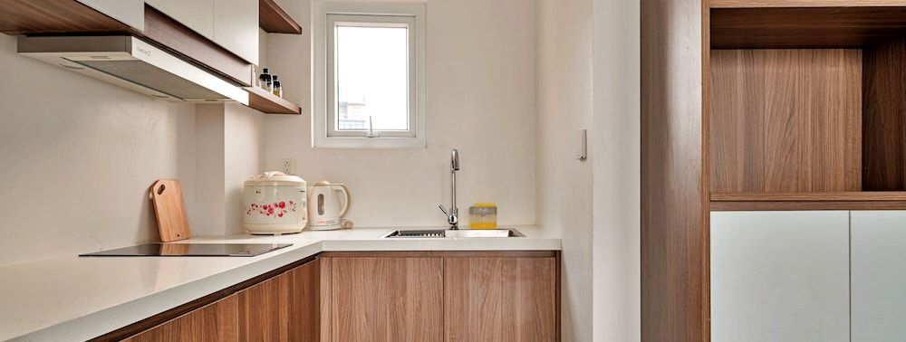 HANZ LUX Hotel & Apartment Hanoi Premier Apartment, 1 Queen Bed, Kitchen, Lakeside 10