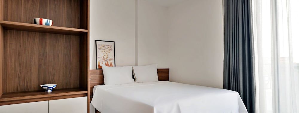 HANZ LUX Hotel & Apartment Hanoi Premier Apartment, 1 Queen Bed, Kitchen, Lakeside 3