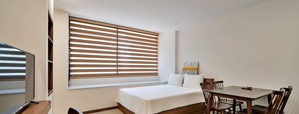 HANZ LUX Hotel & Apartment Hanoi Comfort Apartment, 1 Queen Bed, Kitchen, Lakeside 2