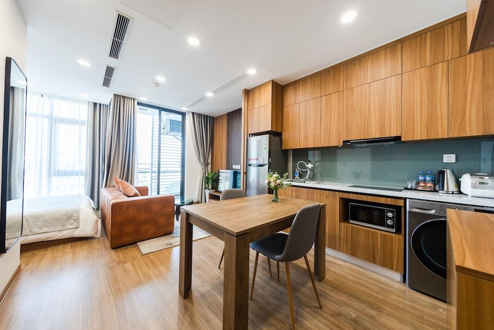 undefined Five Star Westlake 6