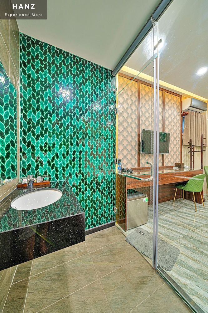 undefined S79 T68 Hotel Go Vap 6