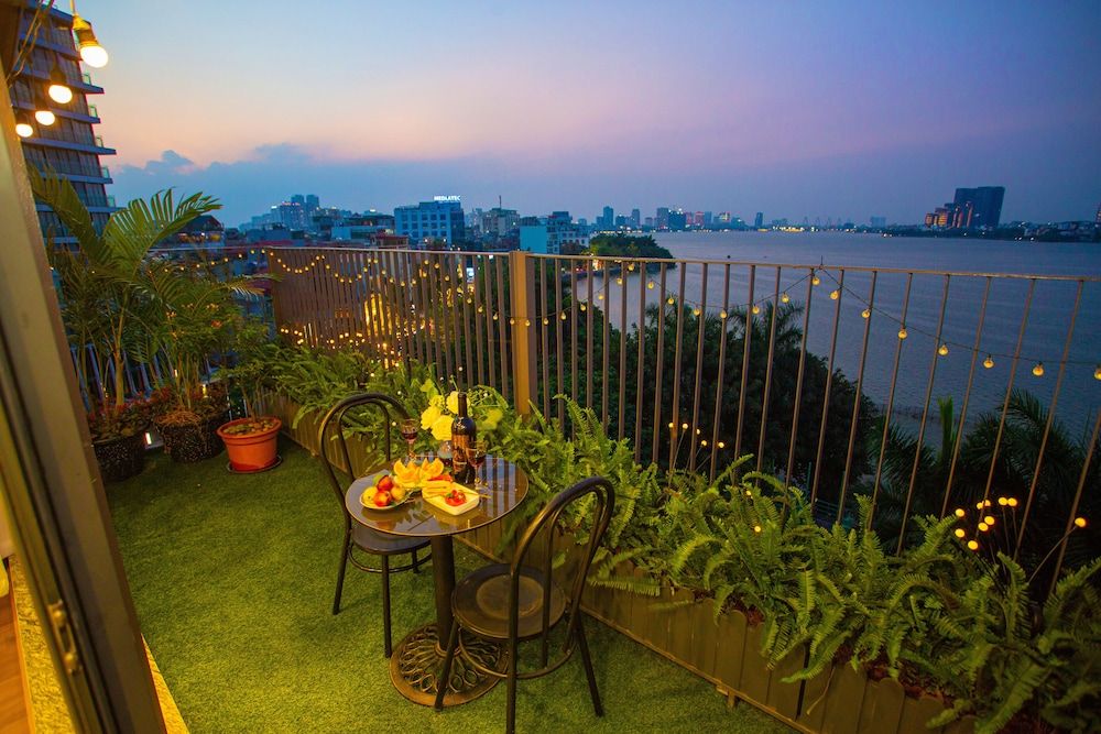 undefined Lake View Hotel 8