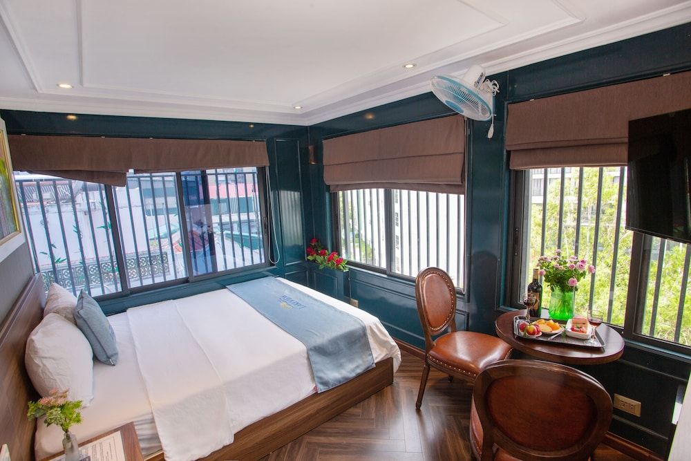 undefined Lake View Hotel 5