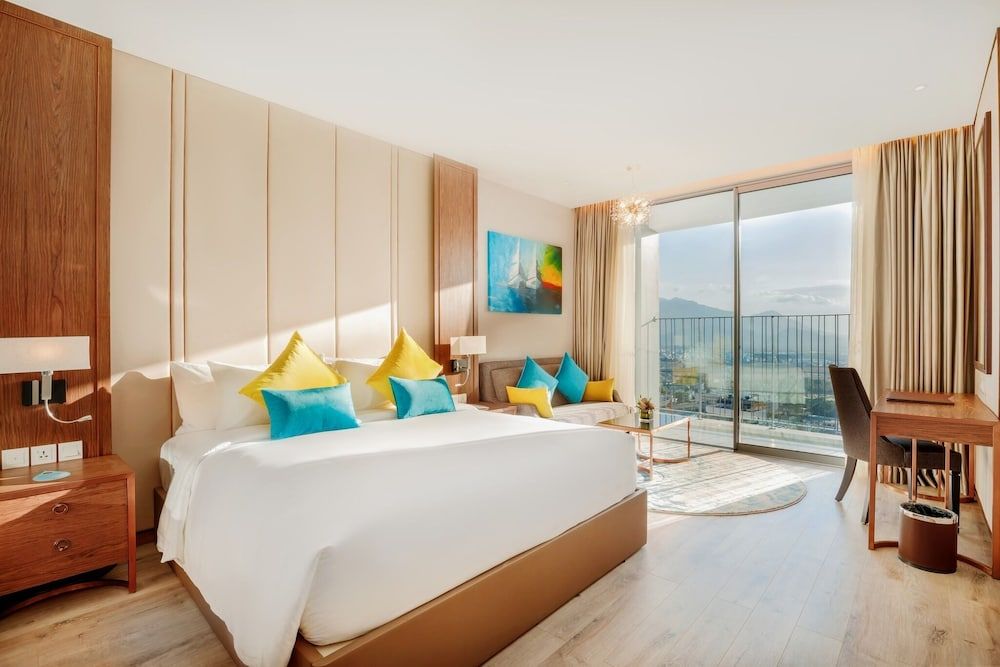 Deluxe Studio Suite, City View