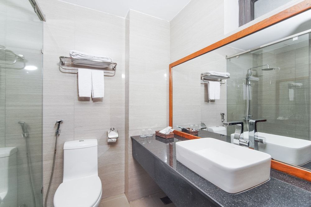 Golden Sun Hotel Deluxe Twin Room 9