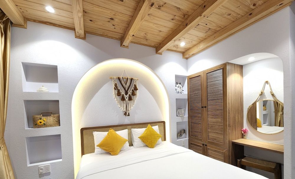 Standard Double Room, 1 King Bed, Balcony, Ground Floor