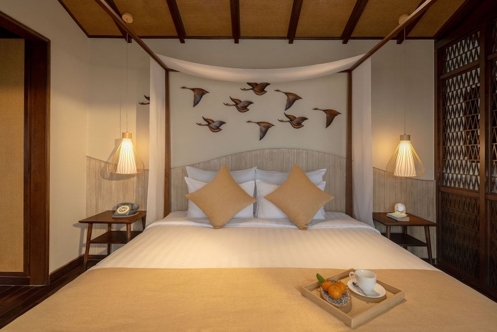 Signature Suite River