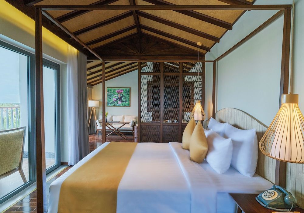 Signature Suite River