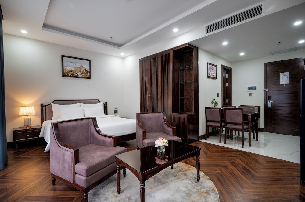 Florence Hotel Classic Studio, 1 King Bed, Balcony 4