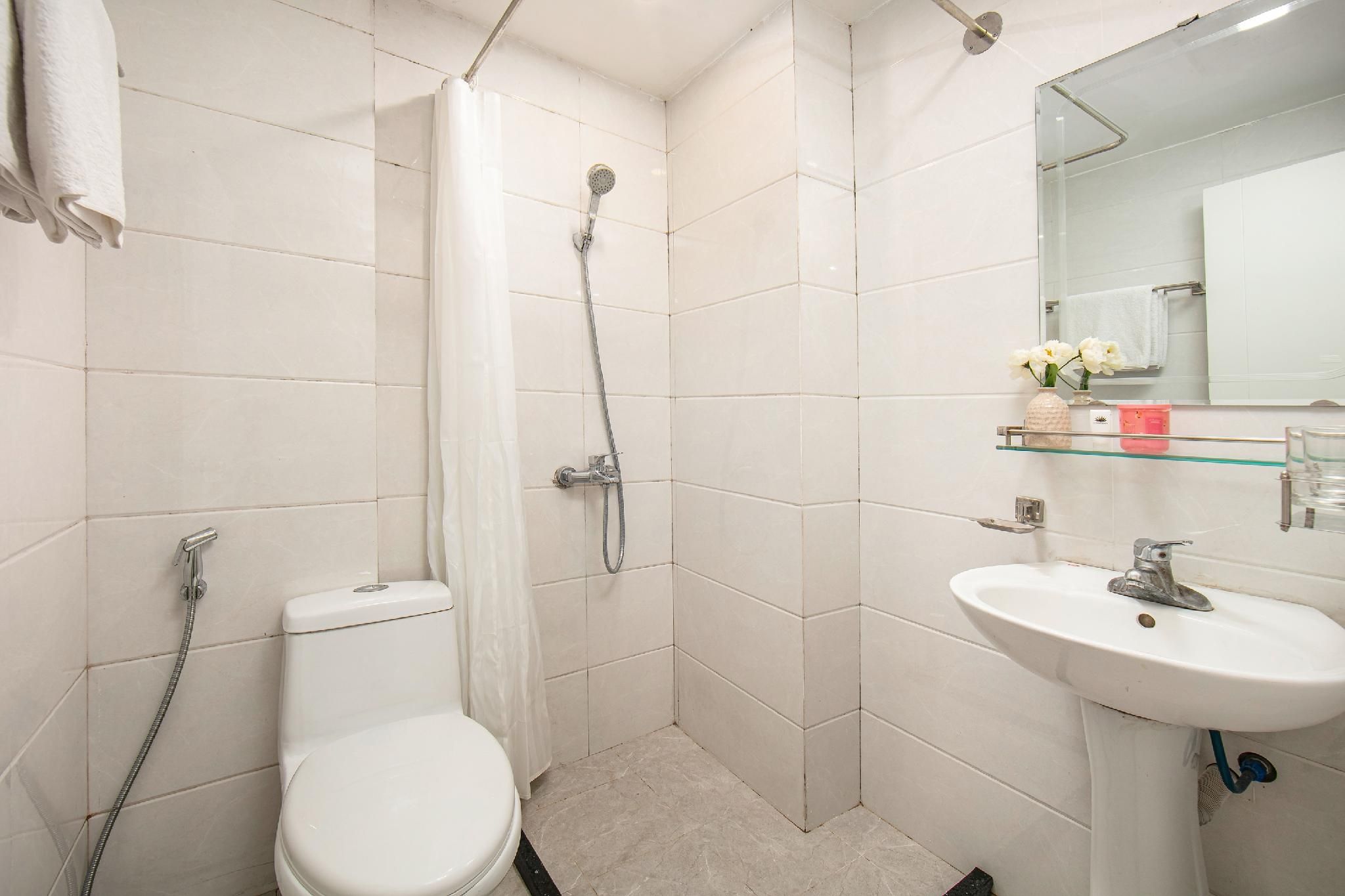 undefined Queen Cafe Hotel & Pub 9