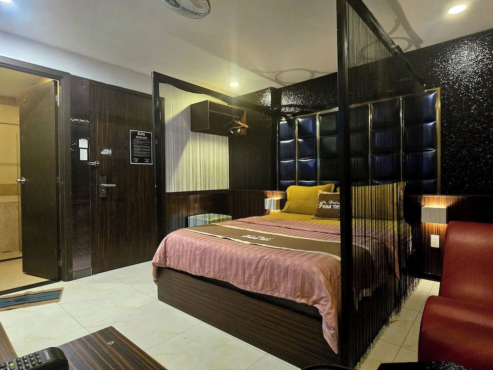 Kha Thy Hotel 2 Romantic Double Room Single Use, 1 Queen Bed