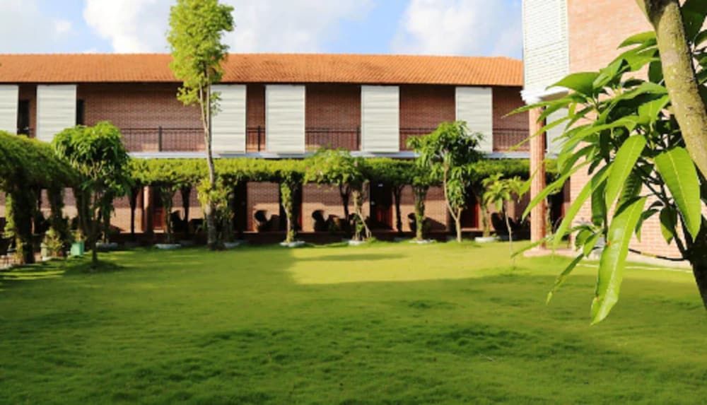 Countryside Garden Resort Family Apartment 8