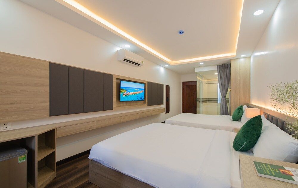 Family Room, 2 Queen Beds, City View