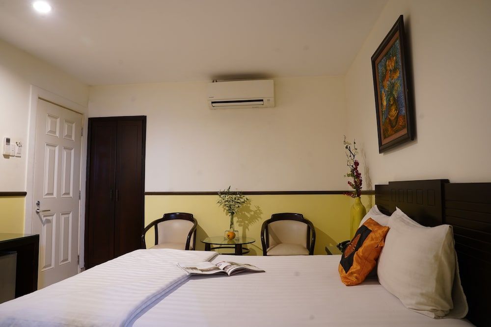 Trang An Hotel Premier Double Room 5