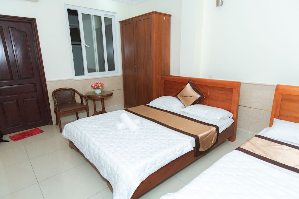 OYO 1175 Trung Mai Hotel Family Room 6