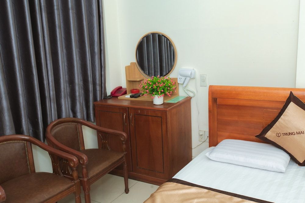 OYO 1175 Trung Mai Hotel Superior Double Room 6
