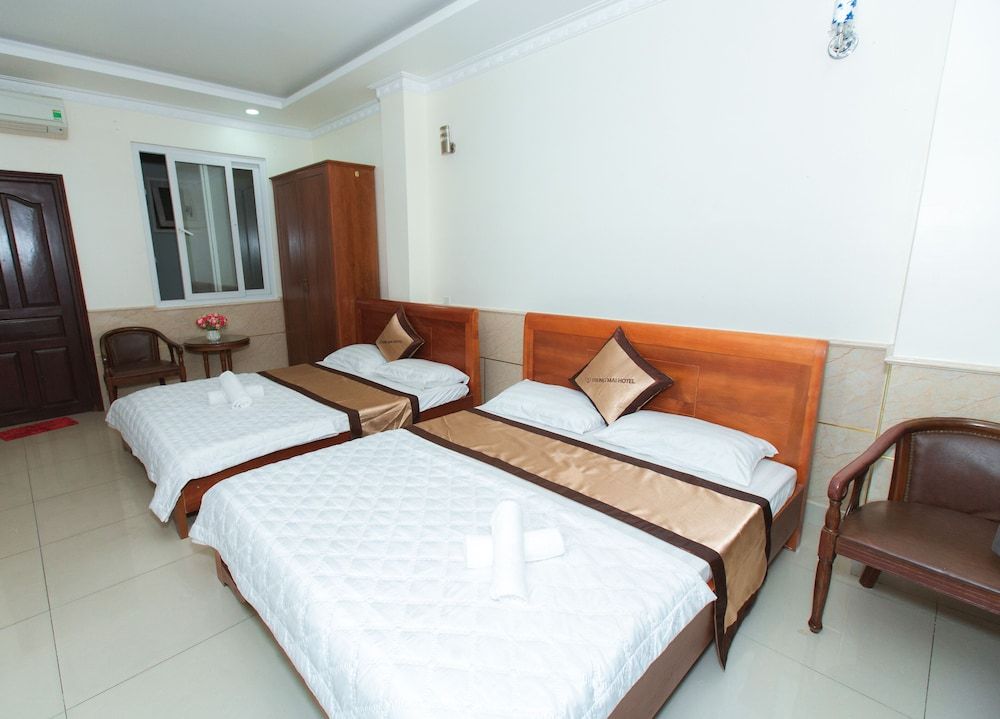 OYO 1175 Trung Mai Hotel Family Room 5