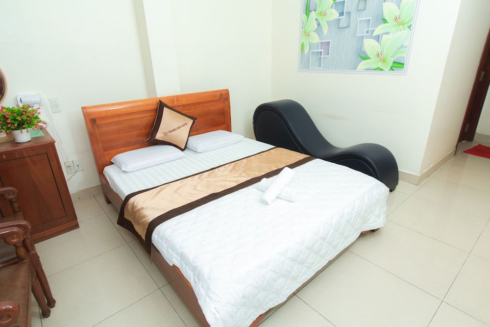 OYO 1175 Trung Mai Hotel Superior Double Room 8