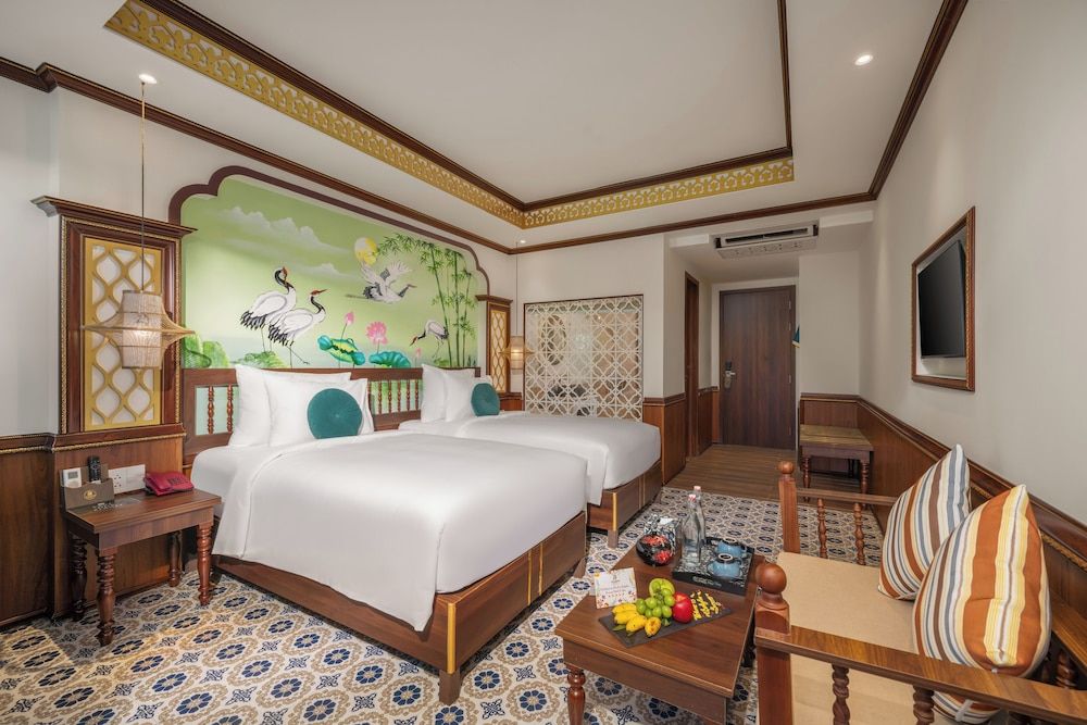 Deluxe Double/Twin Suite, Bathtub, City View