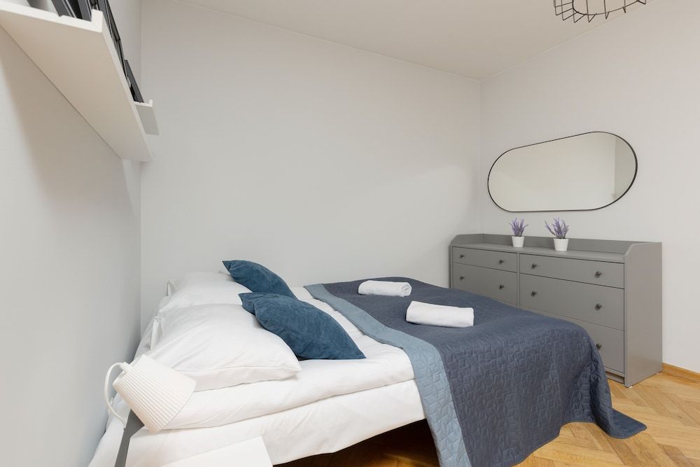 Apartments Old Town Warsaw by Renters Apartment, 2 Bedrooms, Balcony