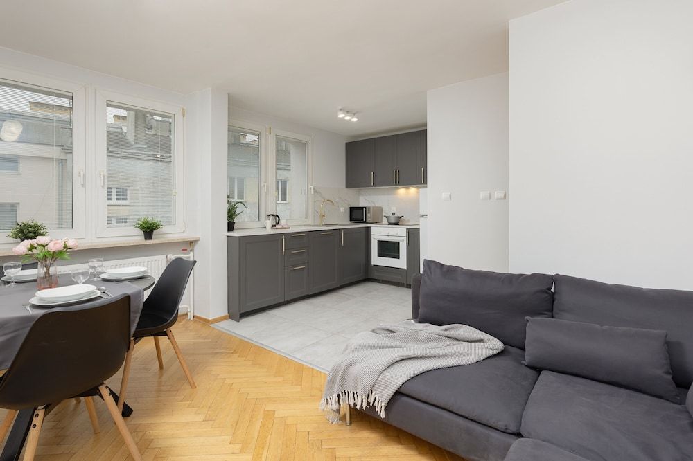 Apartments Old Town Warsaw by Renters Apartment, 2 Bedrooms, Balcony 16