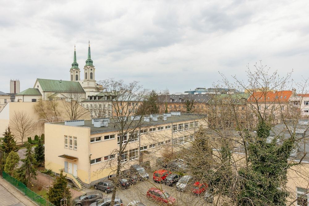 Apartments Old Town Warsaw by Renters Apartment, 2 Bedrooms, Balcony 8