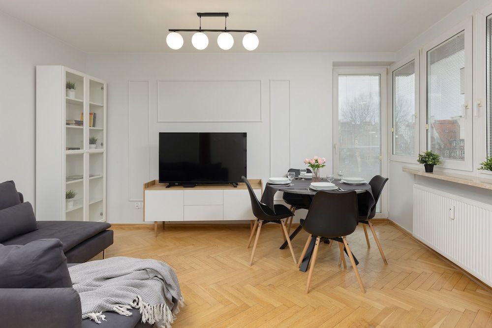 Apartments Old Town Warsaw by Renters Apartment, 2 Bedrooms, Balcony 15