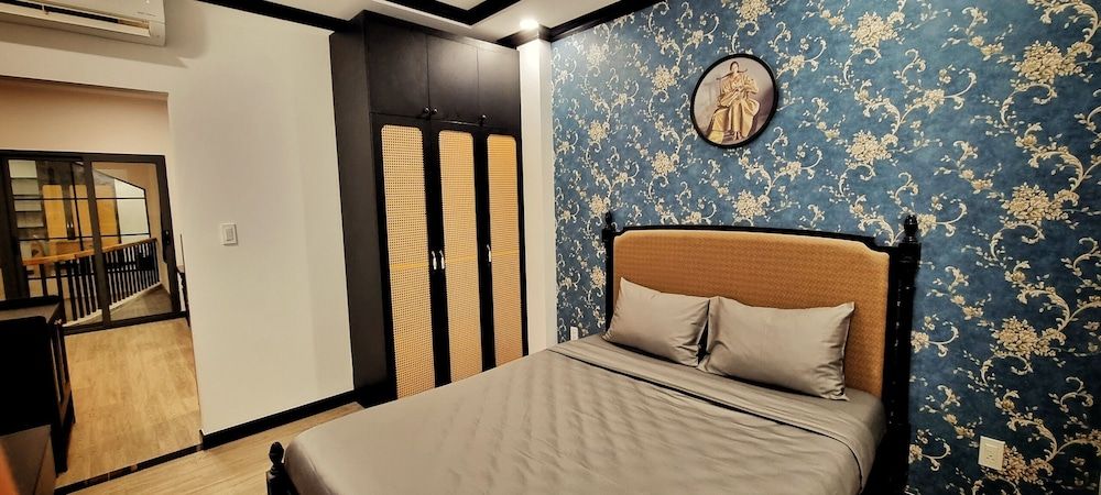 undefined SARGON D'LUXE 7