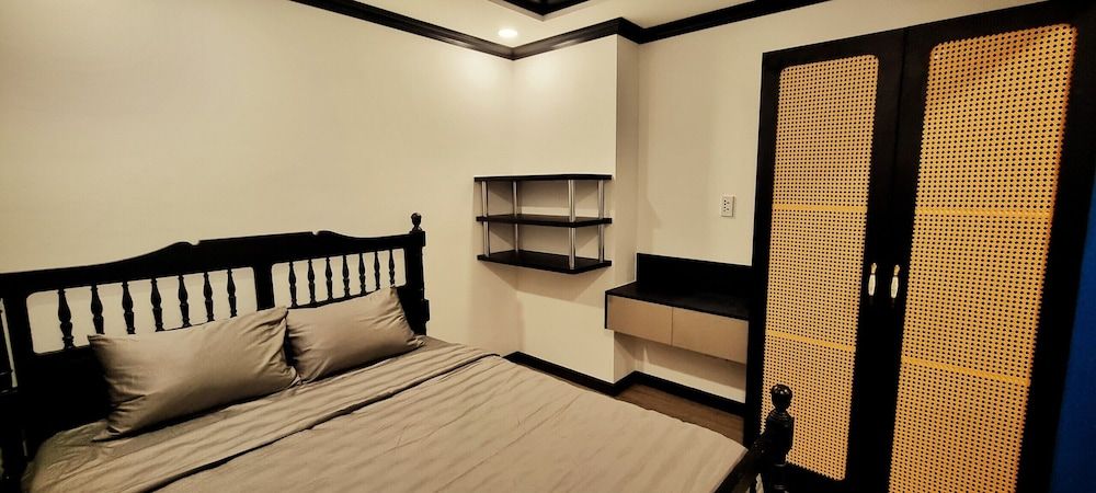 undefined SARGON D'LUXE 5