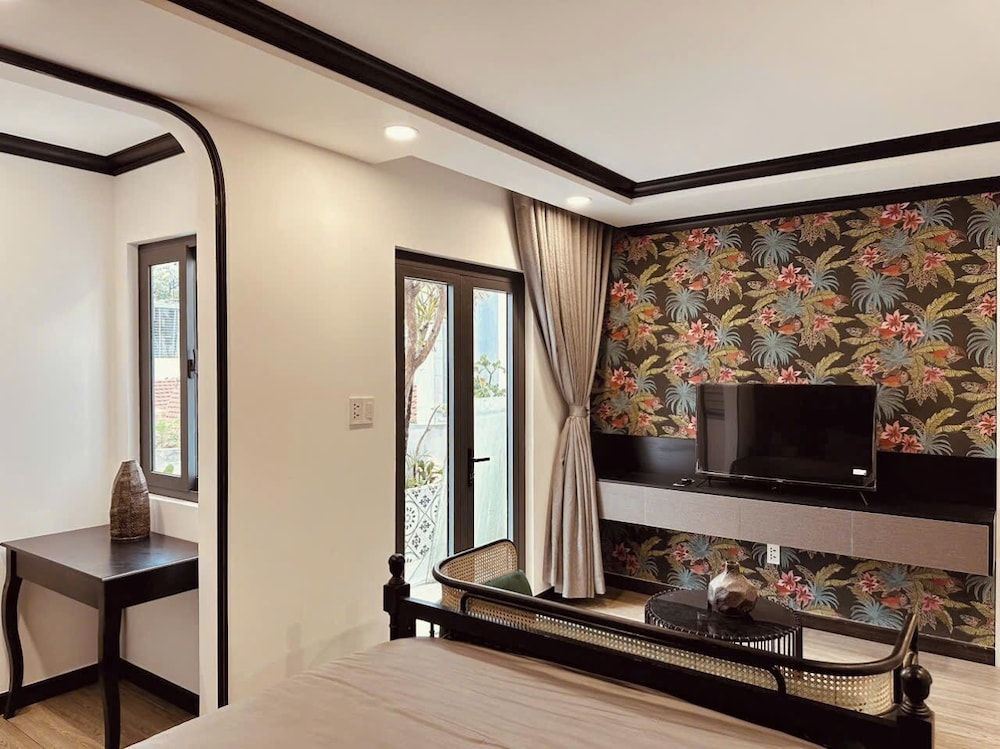 undefined SARGON D'LUXE