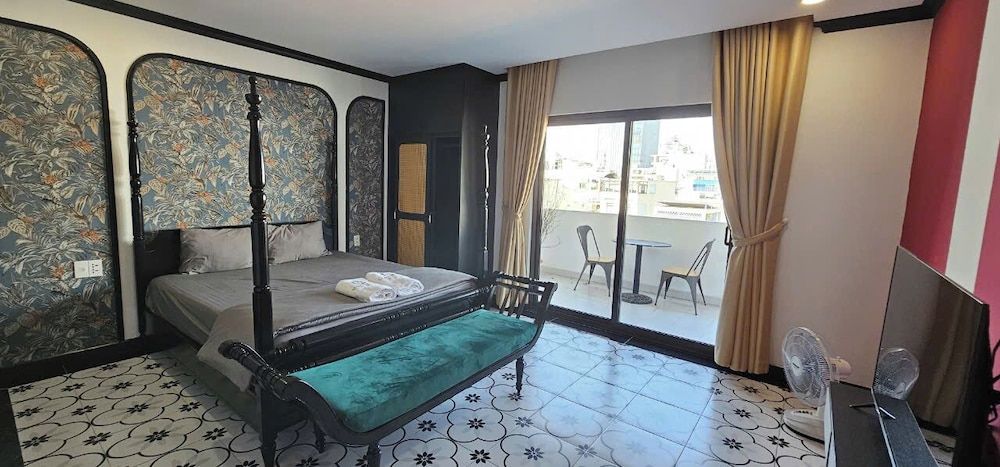 undefined SARGON D'LUXE 8