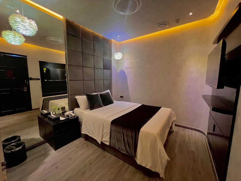 undefined Midas Hotel 4