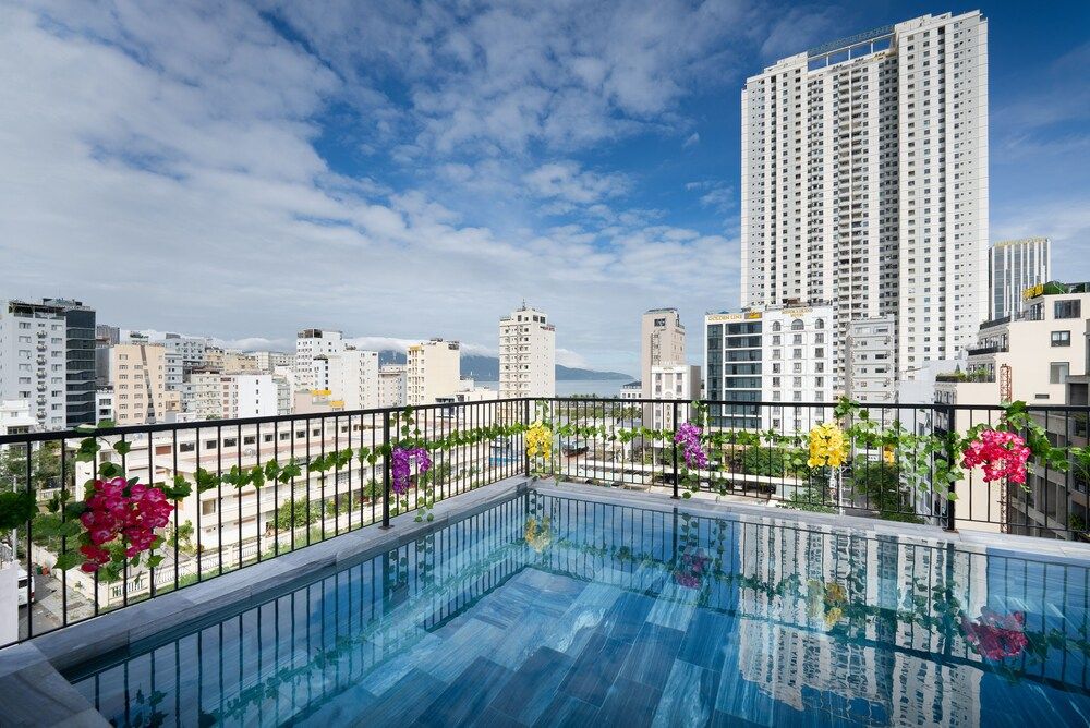 undefined SAMATHA APARTMENT & HOTEL 3