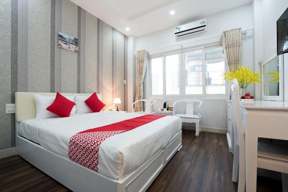 Saigon Central Hotel Deluxe King with City view 5