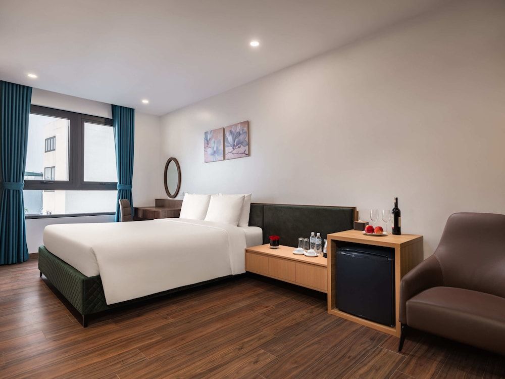 undefined MoonLight Tay Ho 6