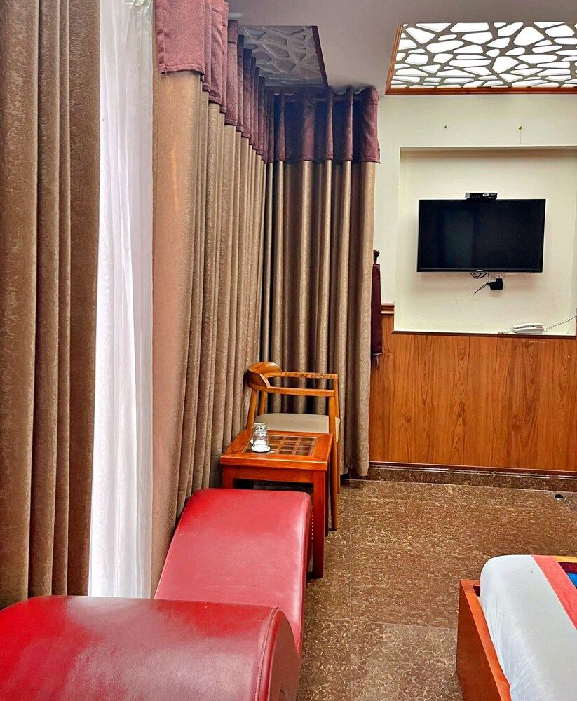 undefined Hien Lam Hotel