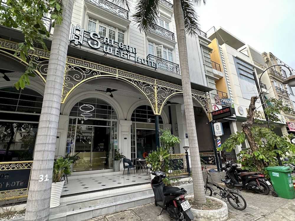 undefined Capital O 1177 Saigon Sweet Hotel 5