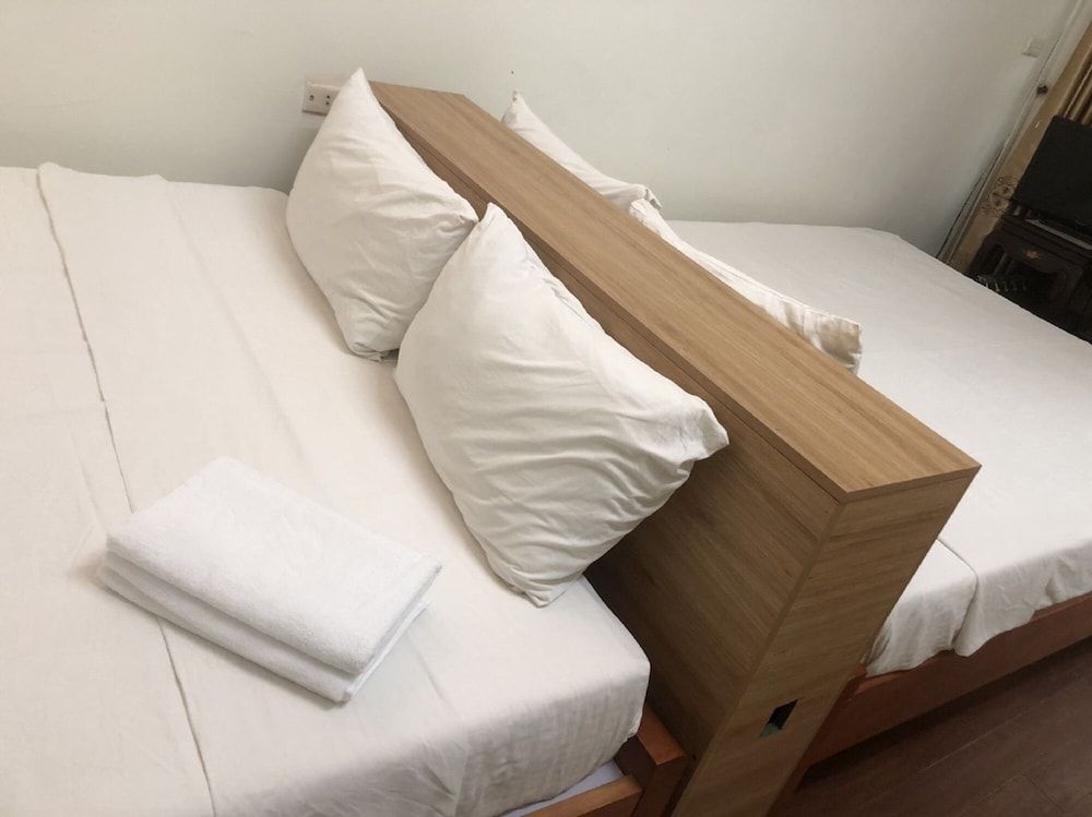 undefined Cheering House 9