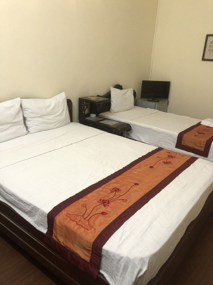 undefined Cheering House 5