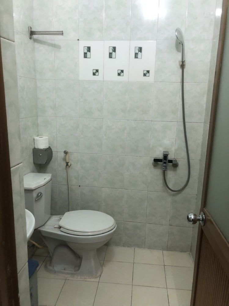 undefined Cheering House 8