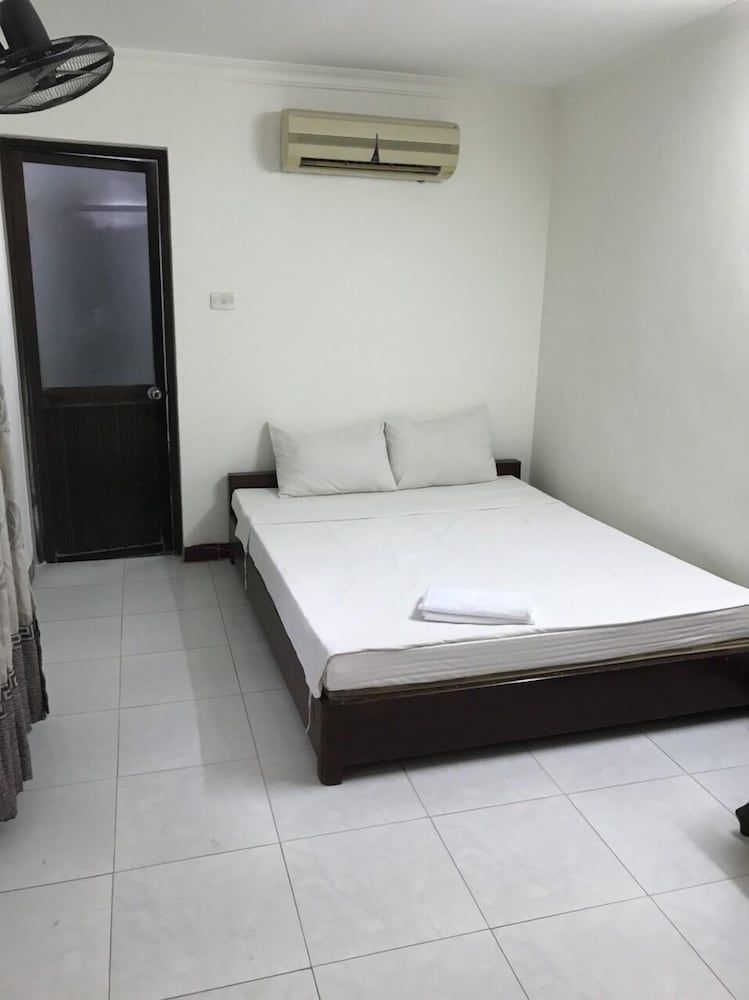 undefined Cheering House